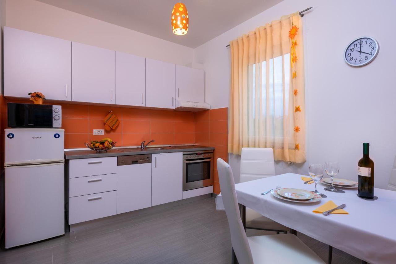 Apartments Greta & Ivona พูลา ภายนอก รูปภาพ