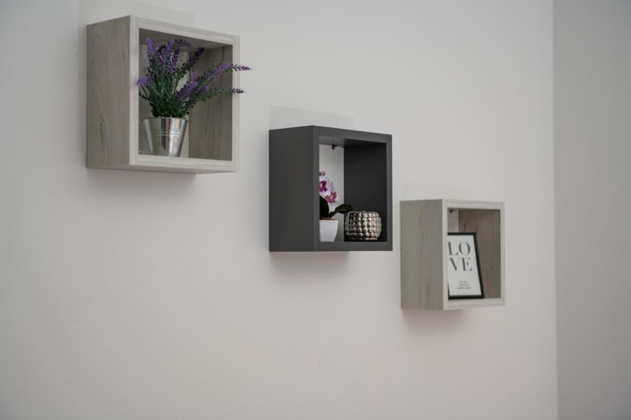 Apartments Greta & Ivona พูลา ภายนอก รูปภาพ