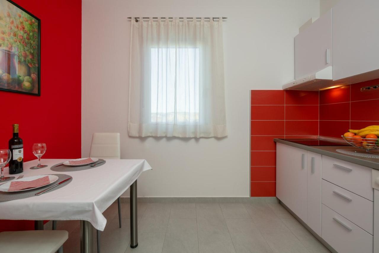 Apartments Greta & Ivona พูลา ภายนอก รูปภาพ