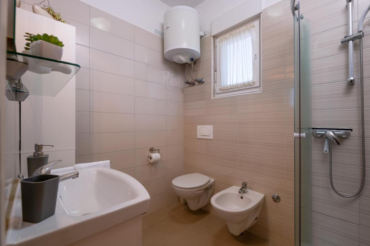 Apartments Greta & Ivona พูลา ภายนอก รูปภาพ