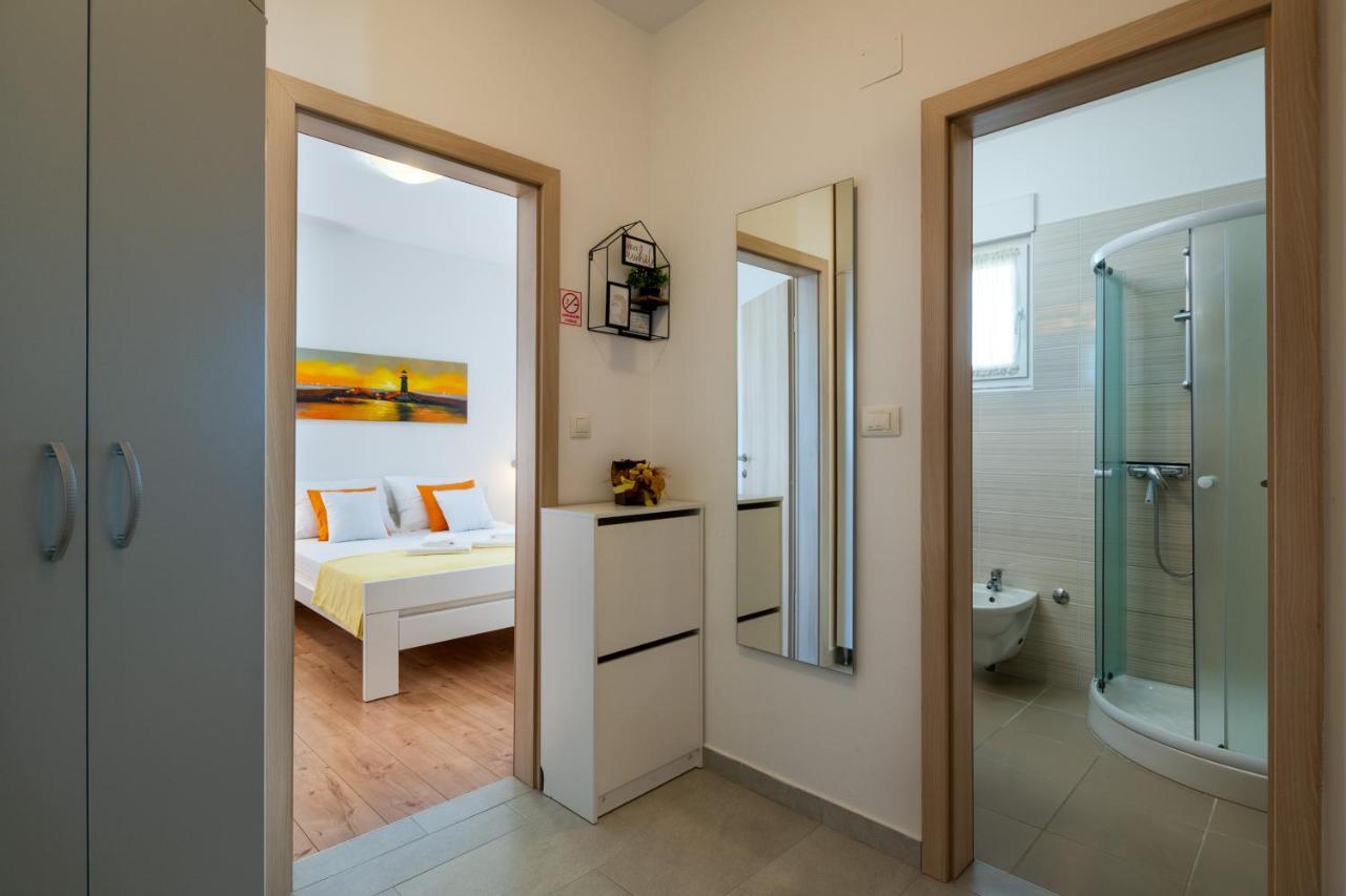 Apartments Greta & Ivona พูลา ภายนอก รูปภาพ