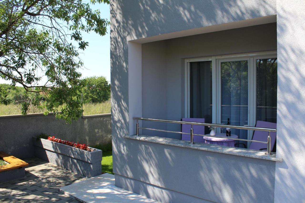 Apartments Greta & Ivona พูลา ภายนอก รูปภาพ